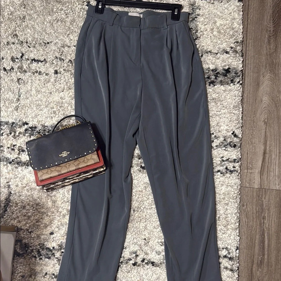 H&M Gray Pantsuit with Relaxed Fit and Straight Leg - Picture 4 of 4